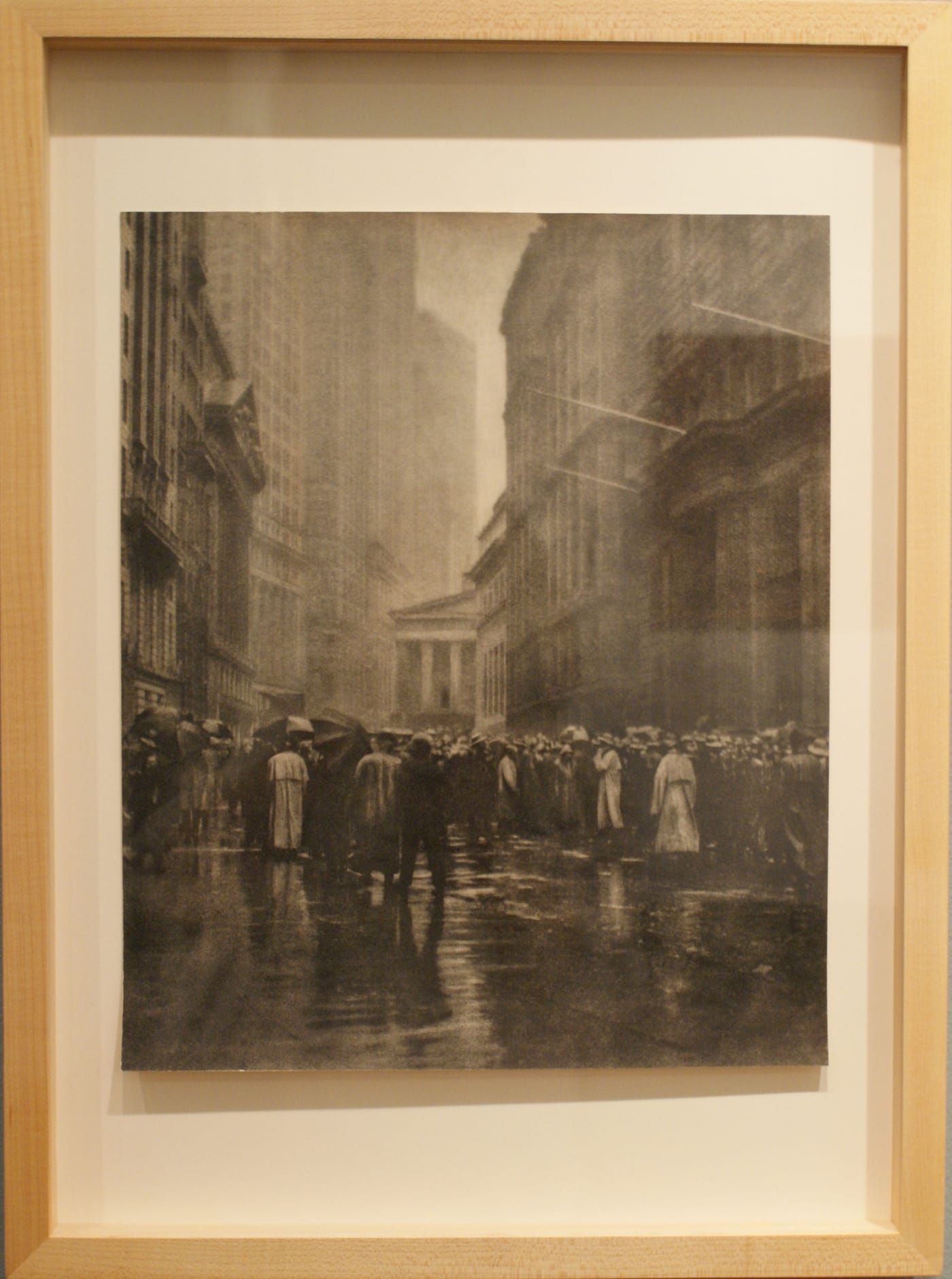 Joseph Petrocelli, The Curb Market New York (1920), tirage bromoil blanchi au bichromate